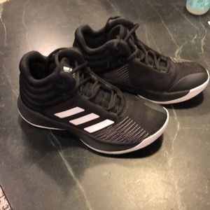 Boys basketball shoes